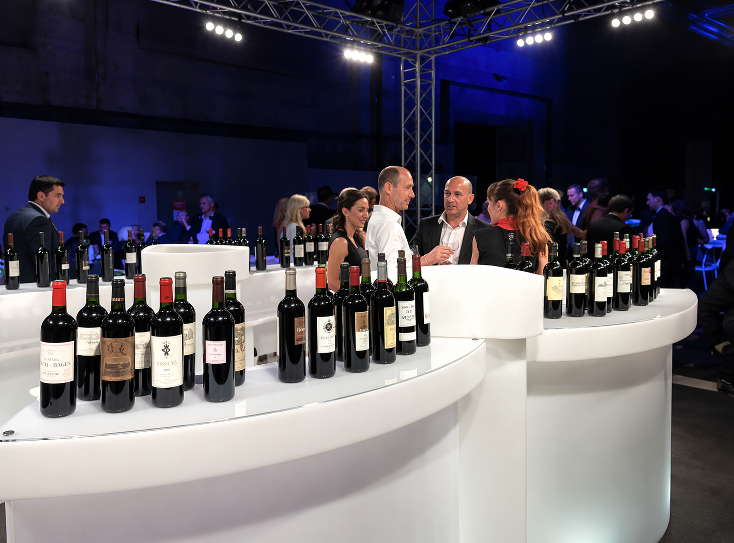 Sommelier présentant les vins