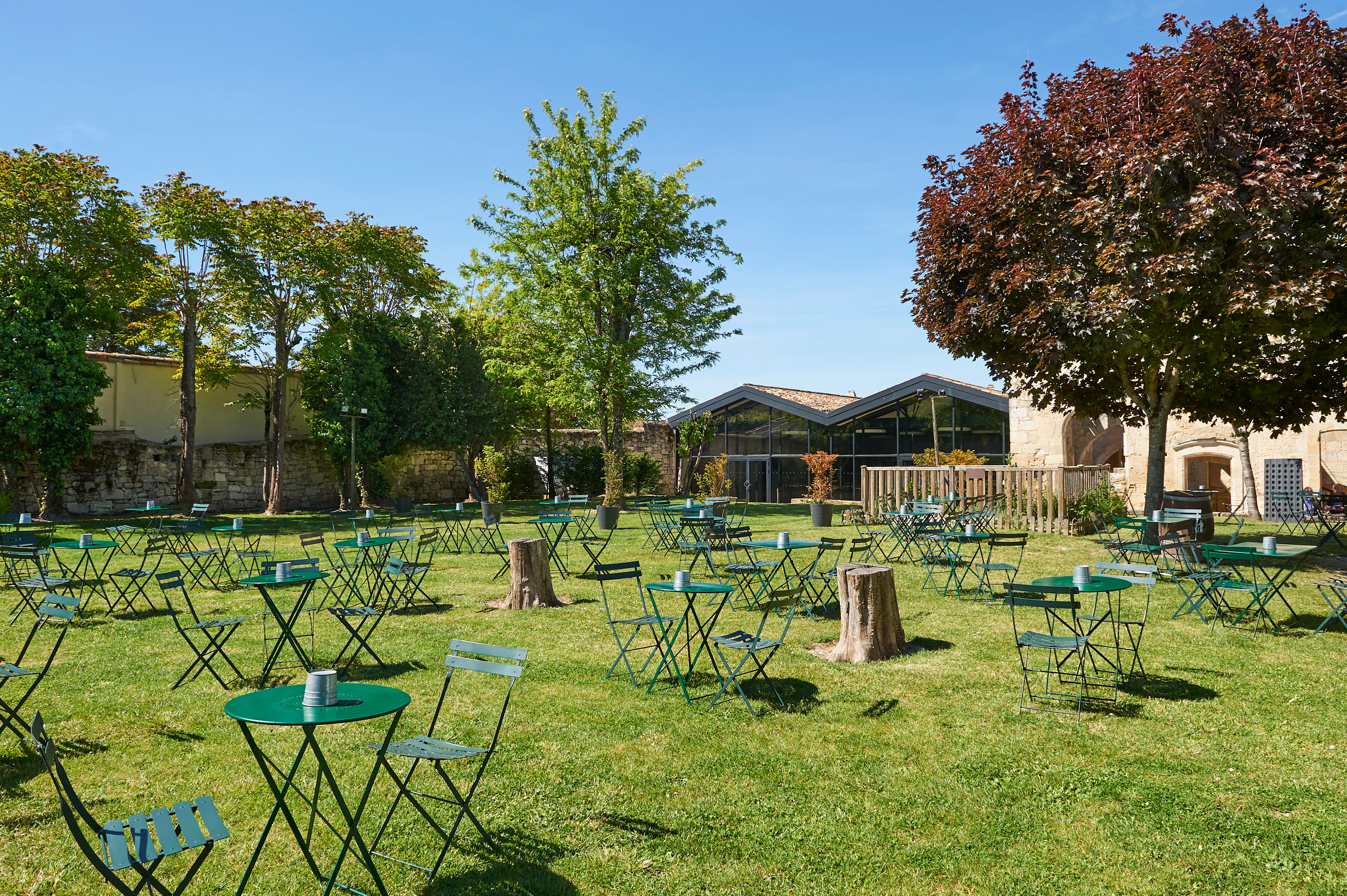 Jardin des Cordeliers — espace extérieur avec terrasse