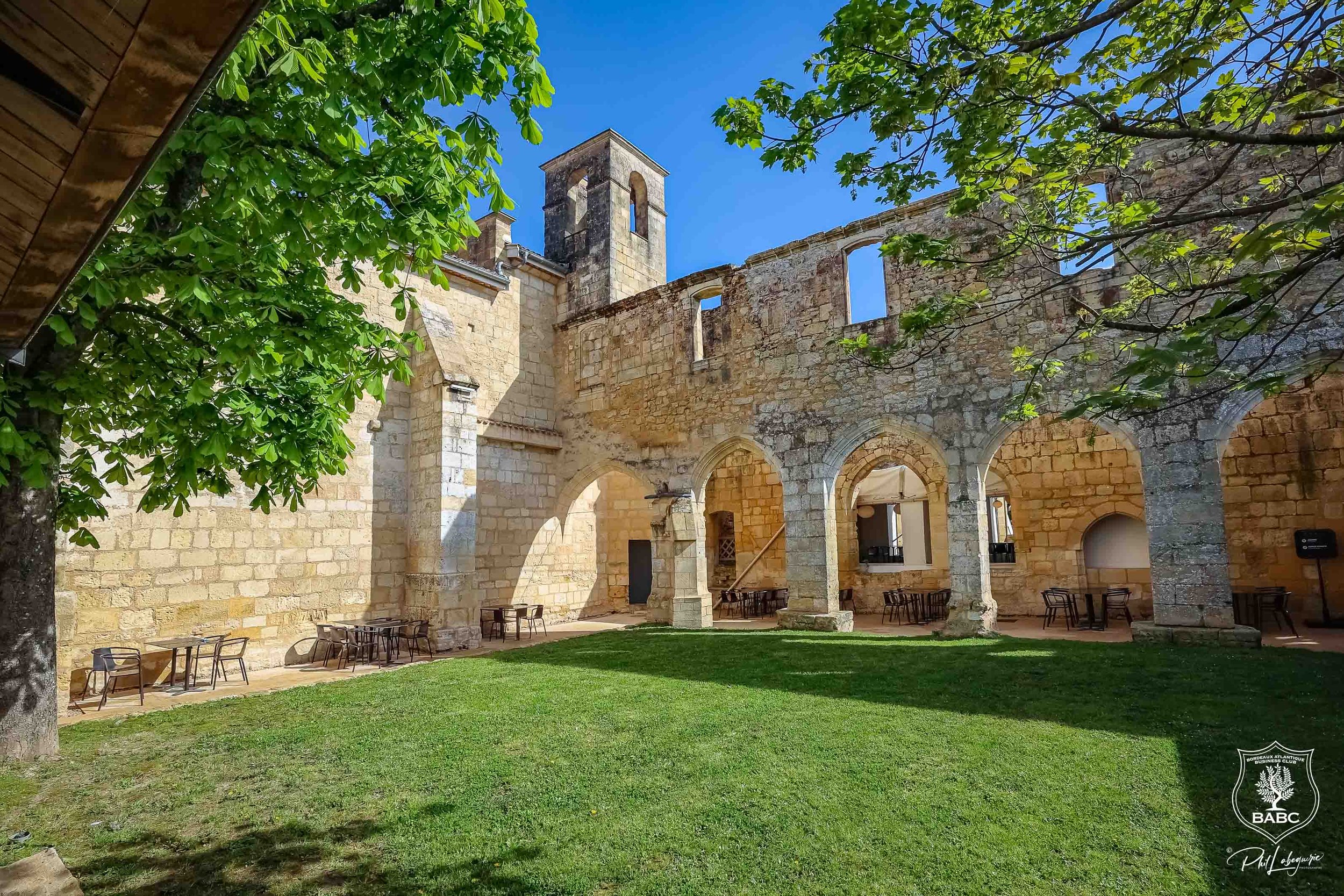 Cloître des Cordeliers — vue du cloître avec clocher
