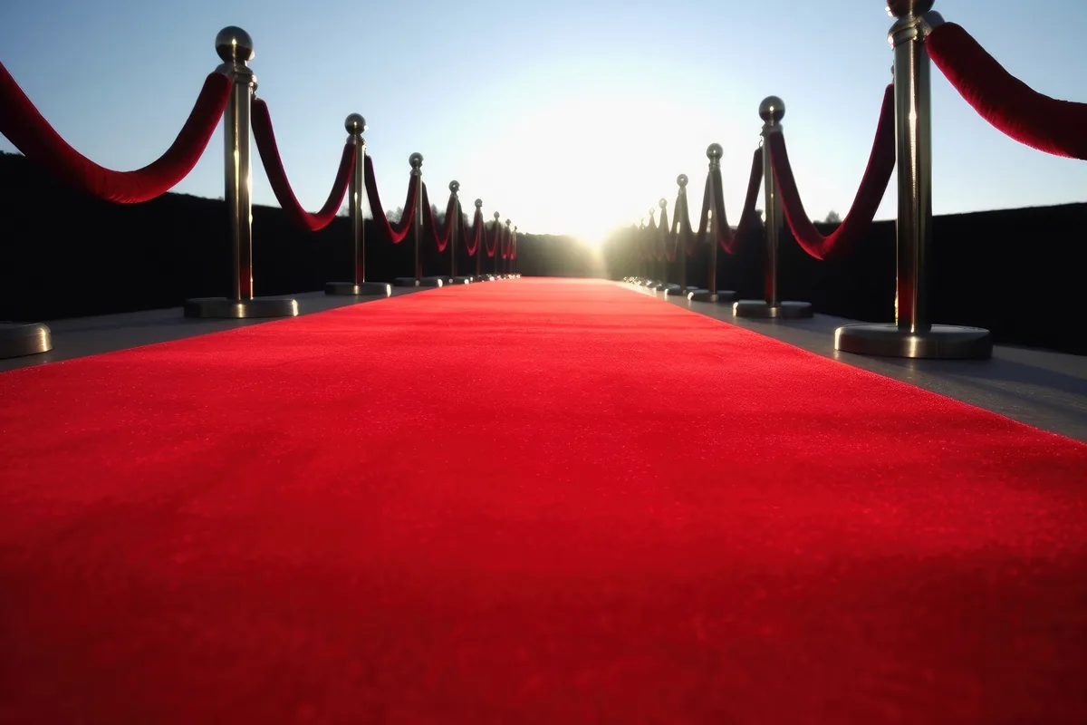 Le Grand Jeu — entrée immersive tapis rouge soirée Gatsby