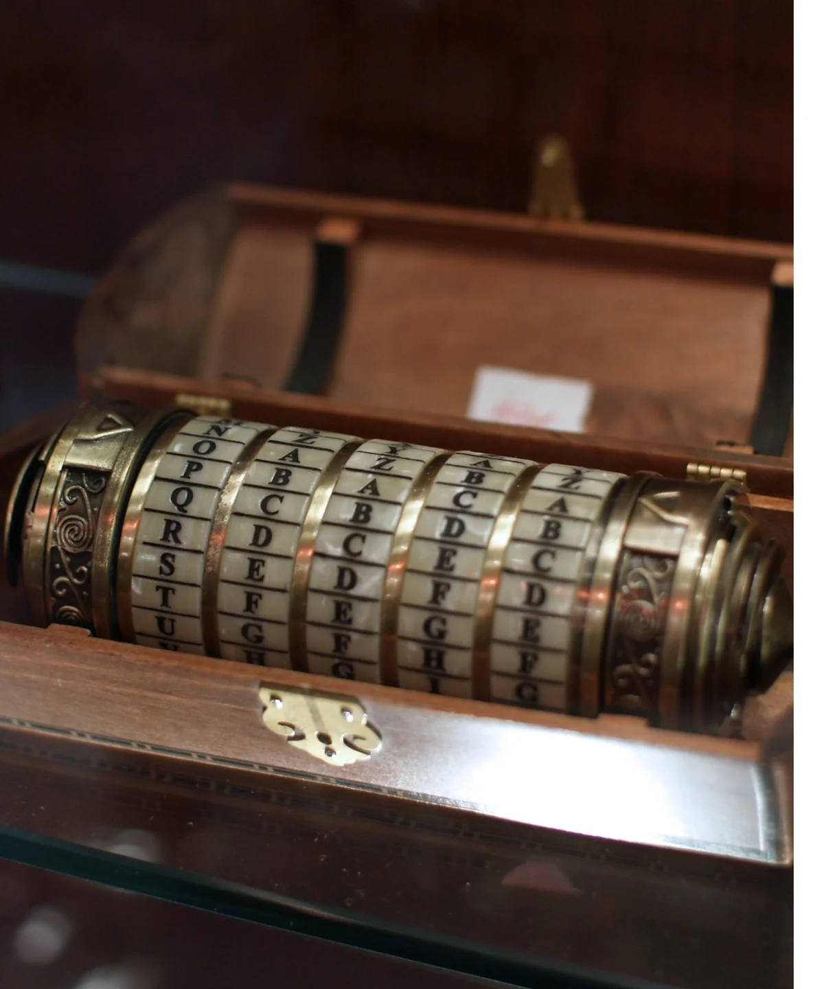 L'Oenologue Disparu — cryptex énigme escape game vin team building Bordeaux