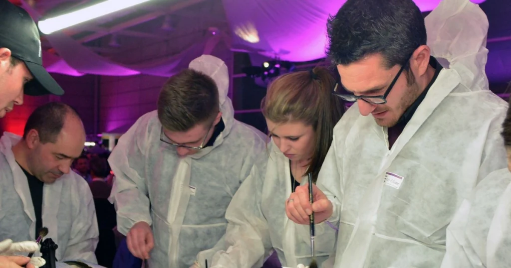 Police scientifique team building Paris — enquête et investigation en équipe