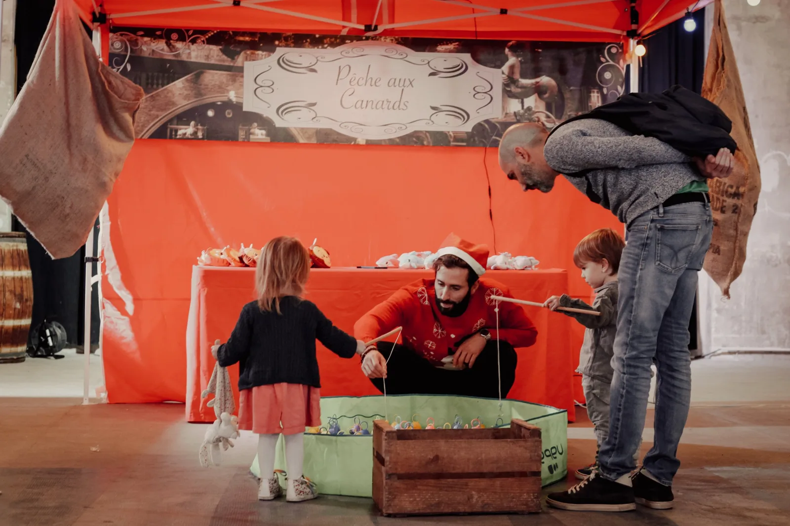 La pêche aux canards de Noël — animation de Noël en entreprise, Village des Lutins COHAESIO
